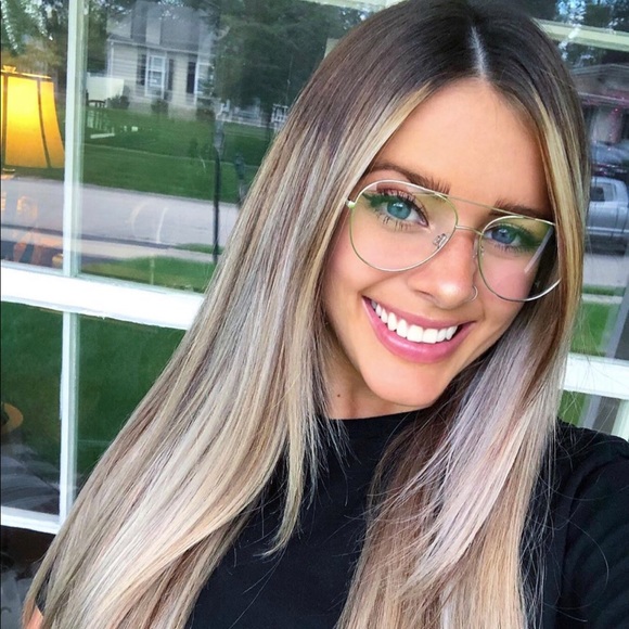 Meet your Posher, Devin - Picture 2 of 4